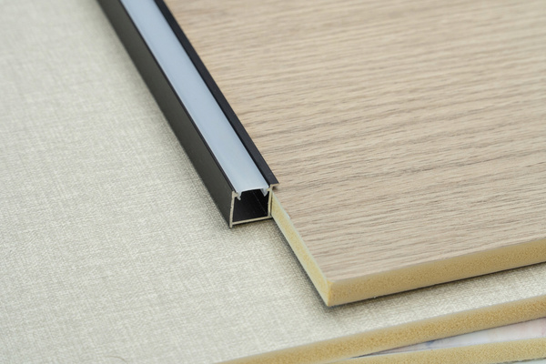 Prírodný dub Wotan - Prémiové 3D lamely - Dekoratívne akustické vertikálne stenové panely