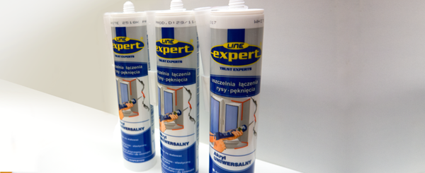 Krycia akrylová krytina pre soklovú lištu