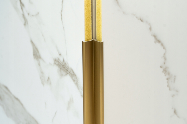 Prírodný dub Wotan - Prémiové 3D lamely - Dekoratívne akustické vertikálne stenové panely